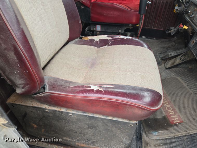 image for item EM7017 1987 Kenworth T600 truck cab and chassis