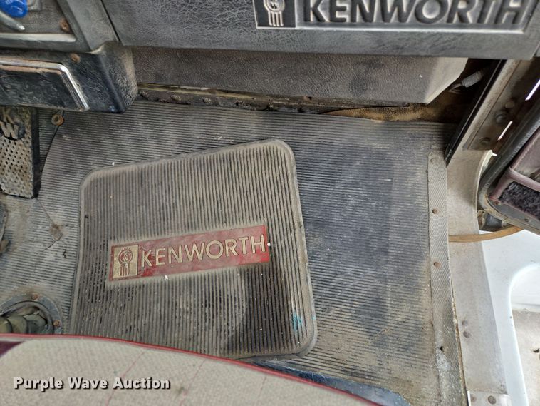 image for item EM7017 1987 Kenworth T600 truck cab and chassis