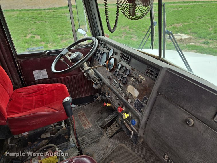 image for item EM7017 1987 Kenworth T600 truck cab and chassis