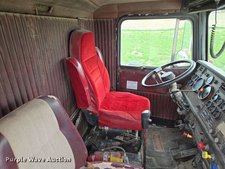 image for item EM7017 1987 Kenworth T600 truck cab and chassis