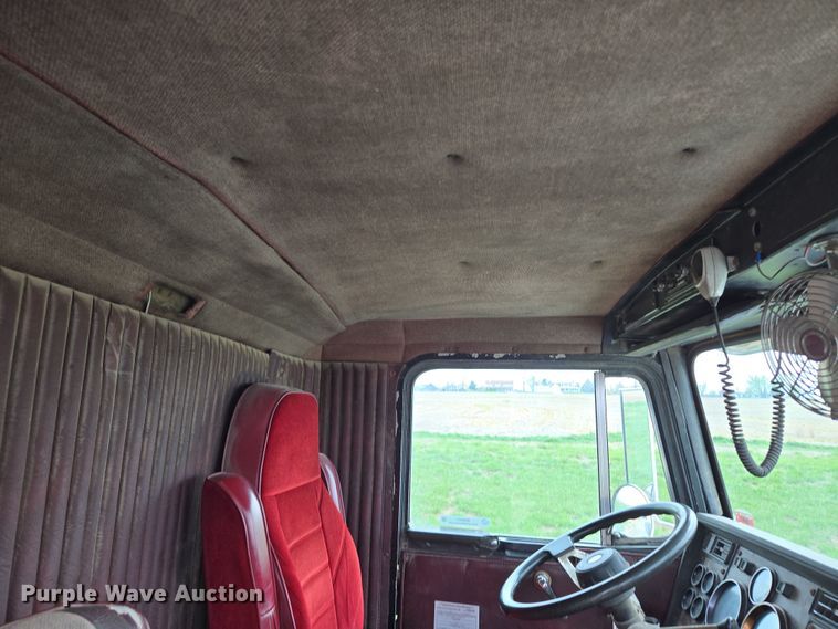 image for item EM7017 1987 Kenworth T600 truck cab and chassis