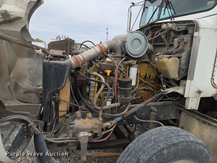 image for item EM7017 1987 Kenworth T600 truck cab and chassis