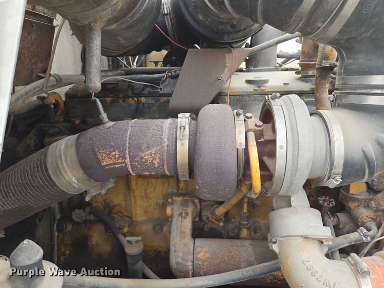 image for item EM7017 1987 Kenworth T600 truck cab and chassis