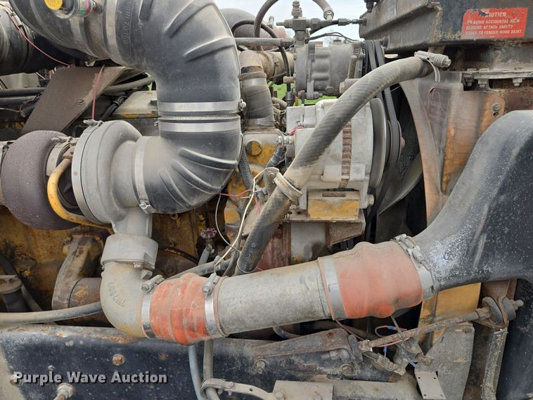 image for item EM7017 1987 Kenworth T600 truck cab and chassis