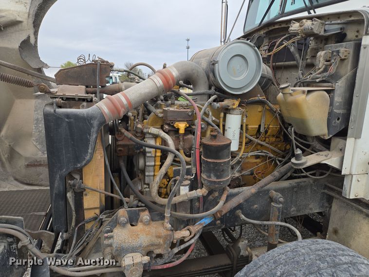 image for item EM7017 1987 Kenworth T600 truck cab and chassis