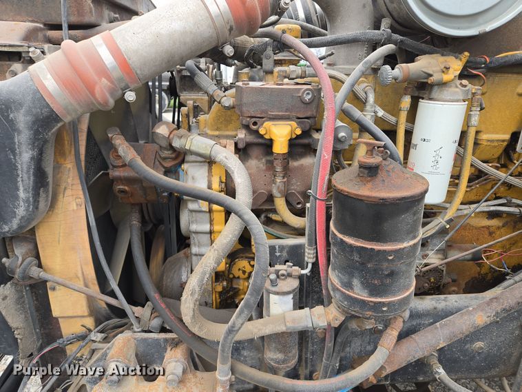 image for item EM7017 1987 Kenworth T600 truck cab and chassis