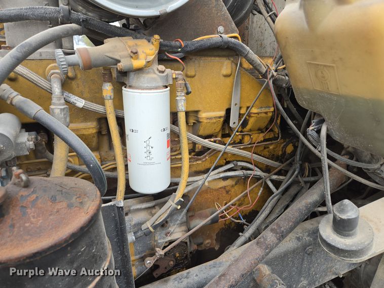 image for item EM7017 1987 Kenworth T600 truck cab and chassis