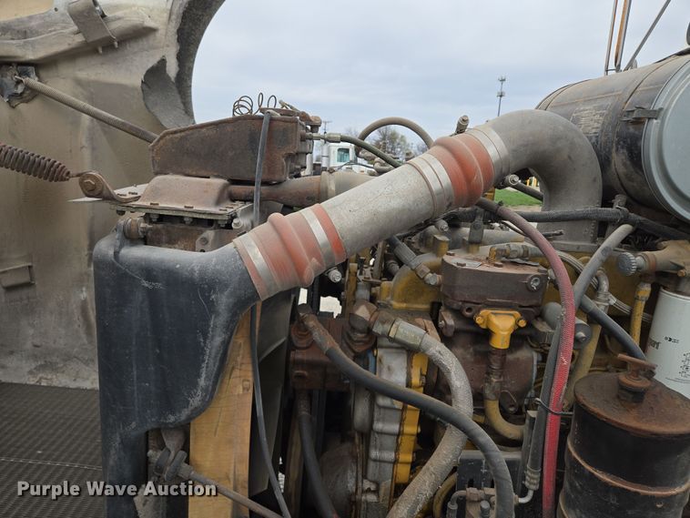 image for item EM7017 1987 Kenworth T600 truck cab and chassis