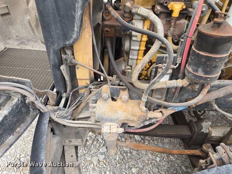 image for item EM7017 1987 Kenworth T600 truck cab and chassis