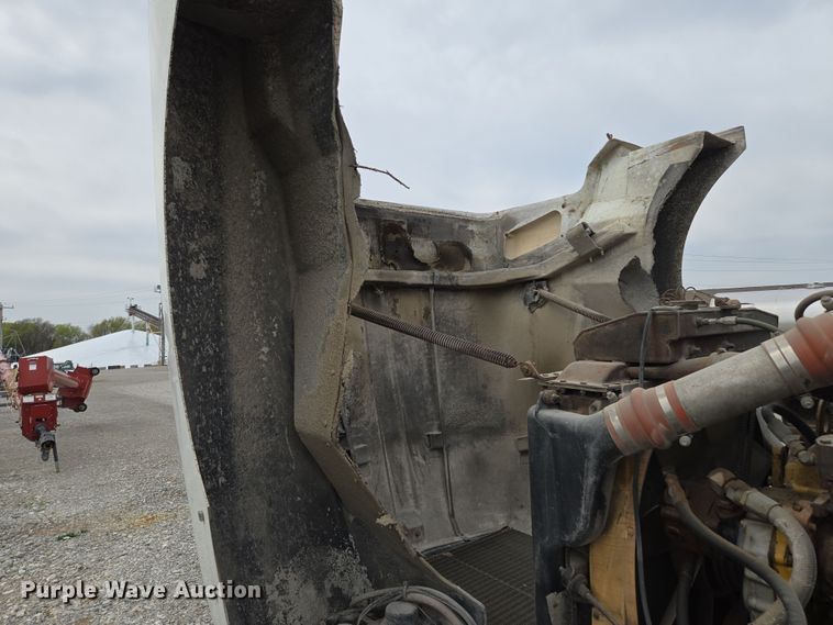 image for item EM7017 1987 Kenworth T600 truck cab and chassis