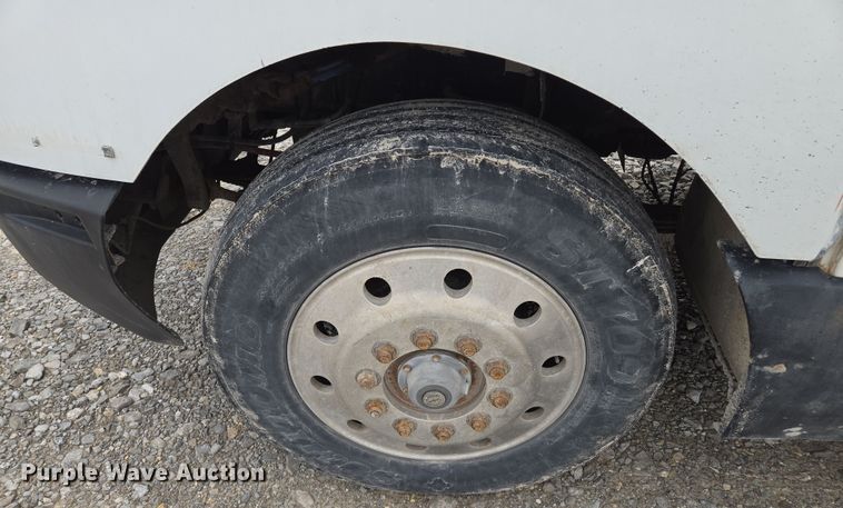 image for item EM7017 1987 Kenworth T600 truck cab and chassis