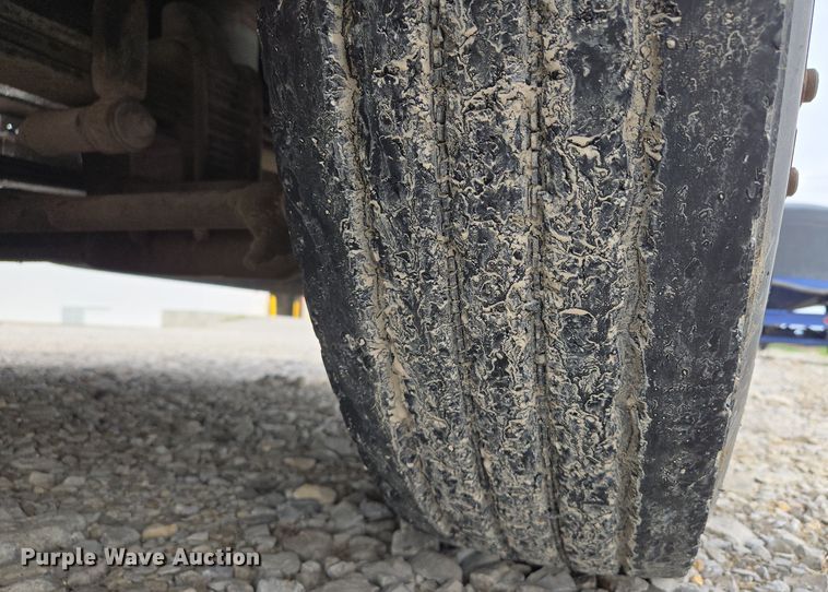 image for item EM7017 1987 Kenworth T600 truck cab and chassis