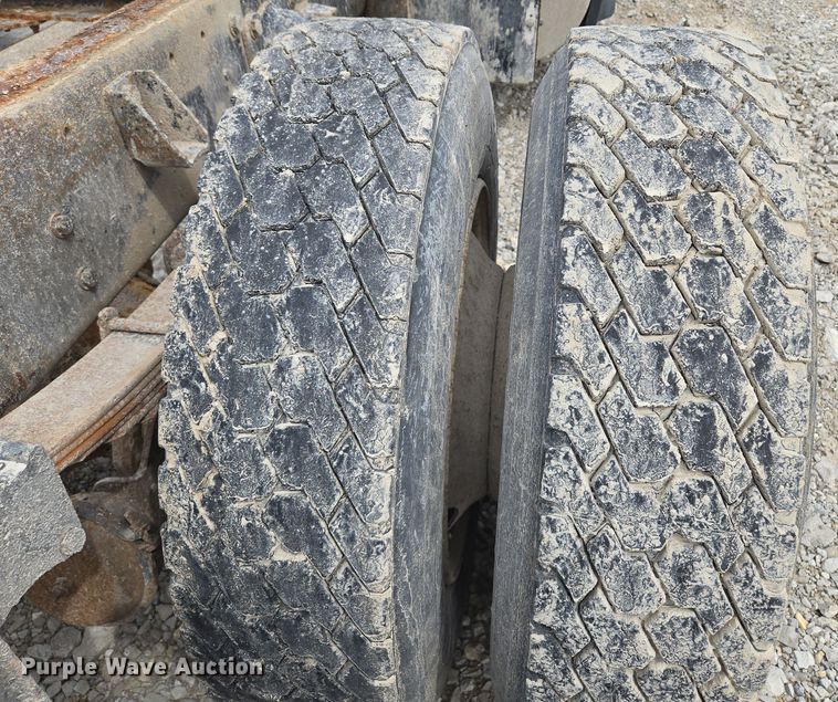 image for item EM7017 1987 Kenworth T600 truck cab and chassis