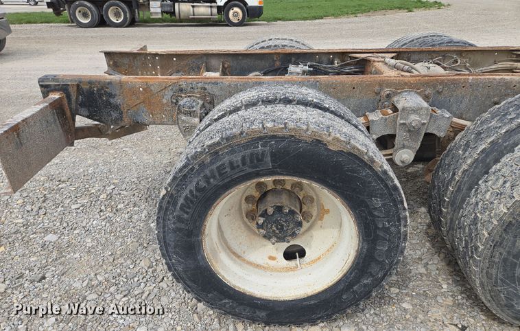 image for item EM7017 1987 Kenworth T600 truck cab and chassis