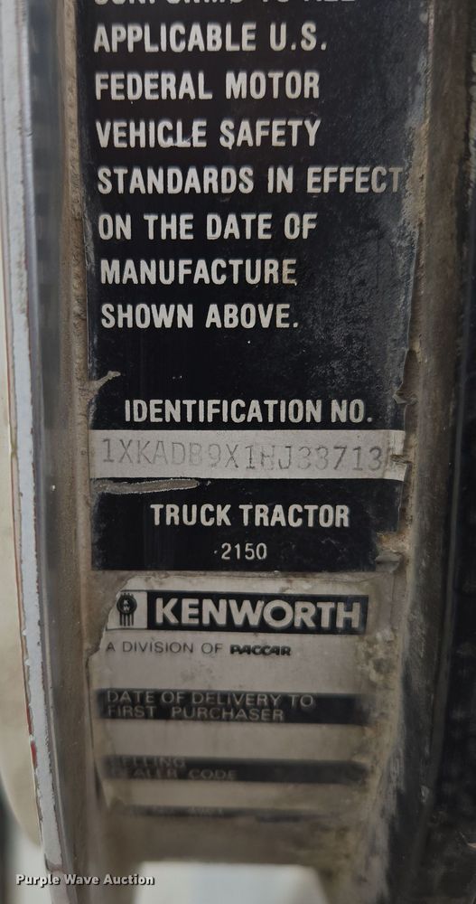 image for item EM7017 1987 Kenworth T600 truck cab and chassis