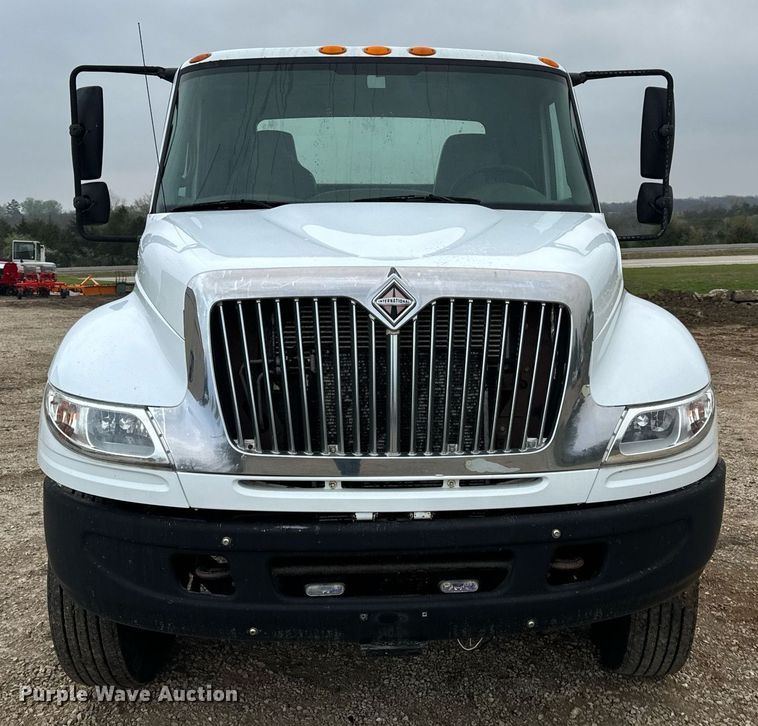 image for item EN4501 2006 International 4400 truck cab and chassis