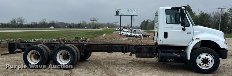 image for item EN4501 2006 International 4400 truck cab and chassis