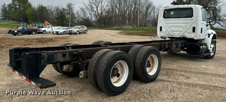 image for item EN4501 2006 International 4400 truck cab and chassis