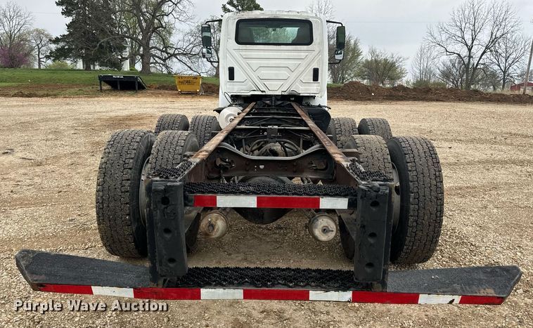 image for item EN4501 2006 International 4400 truck cab and chassis