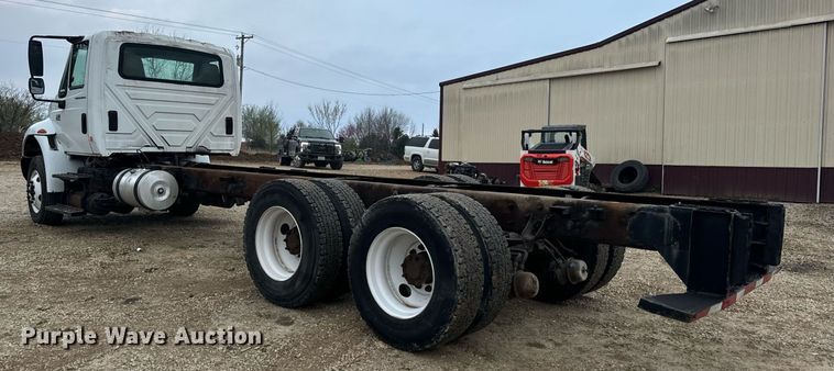 image for item EN4501 2006 International 4400 truck cab and chassis