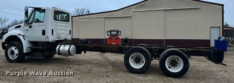 image for item EN4501 2006 International 4400 truck cab and chassis