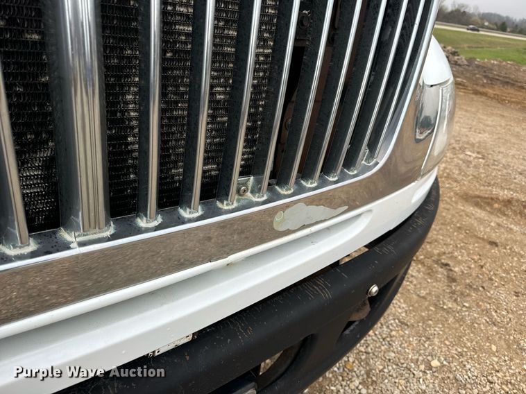 image for item EN4501 2006 International 4400 truck cab and chassis