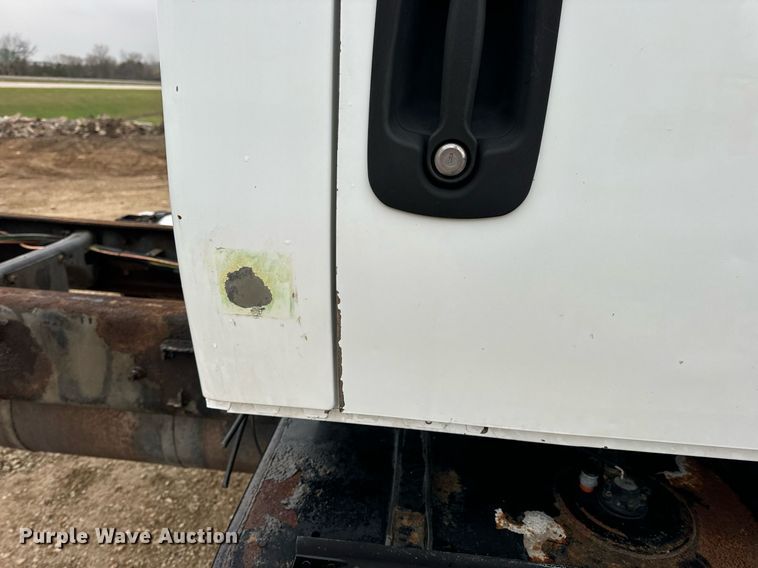 image for item EN4501 2006 International 4400 truck cab and chassis