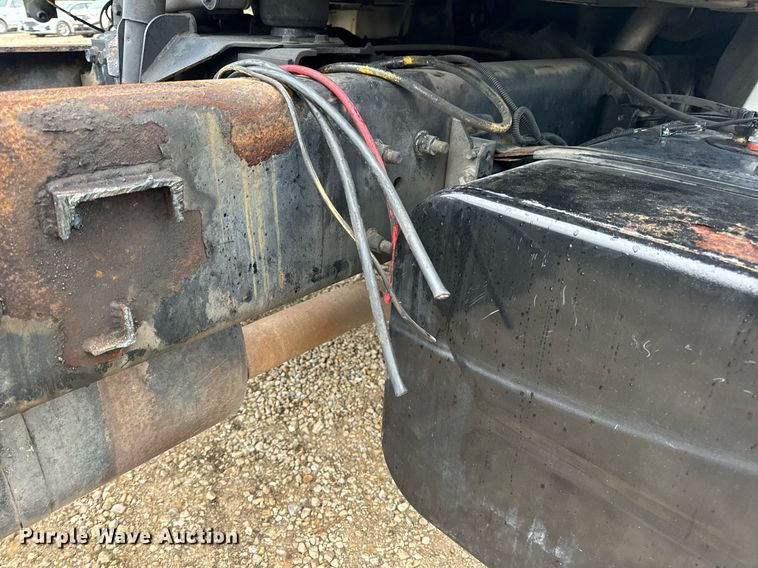 image for item EN4501 2006 International 4400 truck cab and chassis