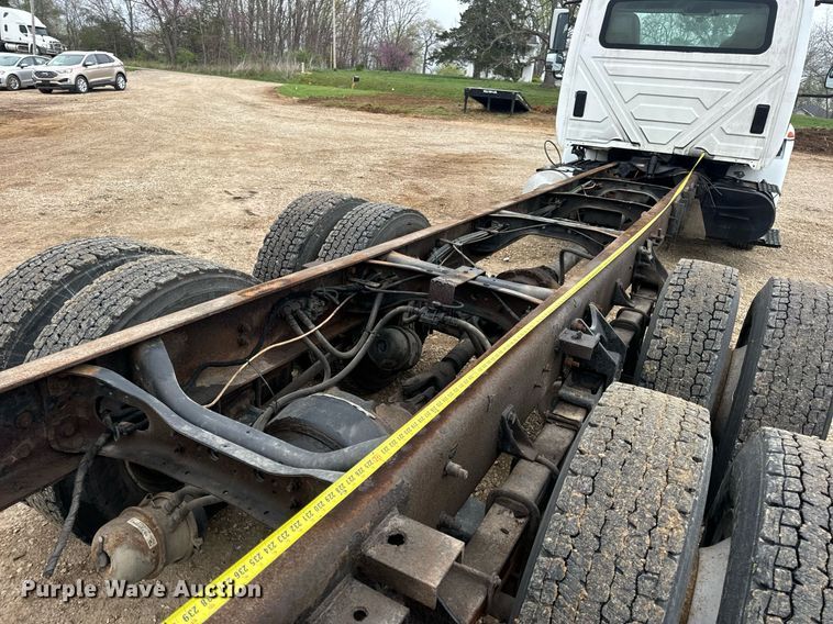 image for item EN4501 2006 International 4400 truck cab and chassis