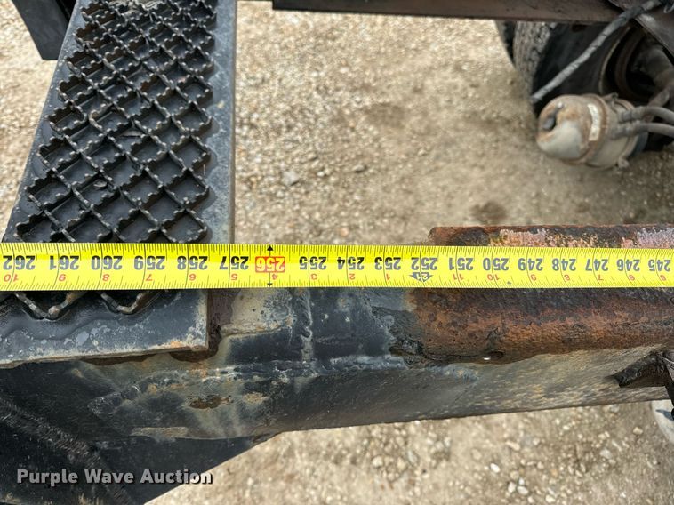 image for item EN4501 2006 International 4400 truck cab and chassis