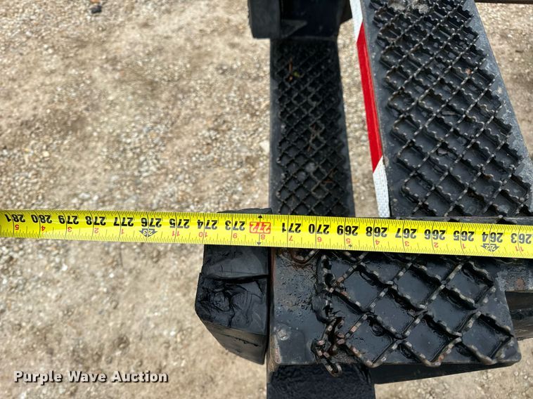 image for item EN4501 2006 International 4400 truck cab and chassis