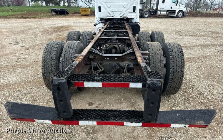 image for item EN4501 2006 International 4400 truck cab and chassis