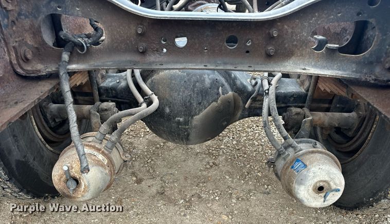 image for item EN4501 2006 International 4400 truck cab and chassis