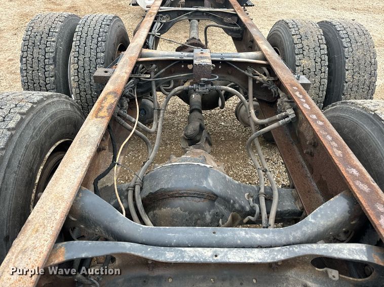 image for item EN4501 2006 International 4400 truck cab and chassis