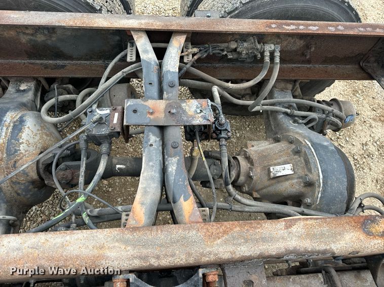 image for item EN4501 2006 International 4400 truck cab and chassis