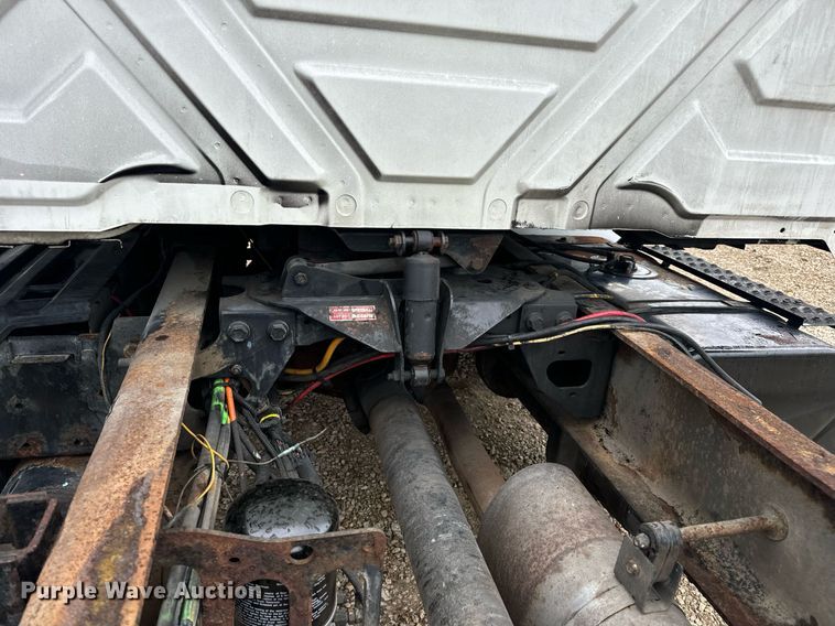 image for item EN4501 2006 International 4400 truck cab and chassis