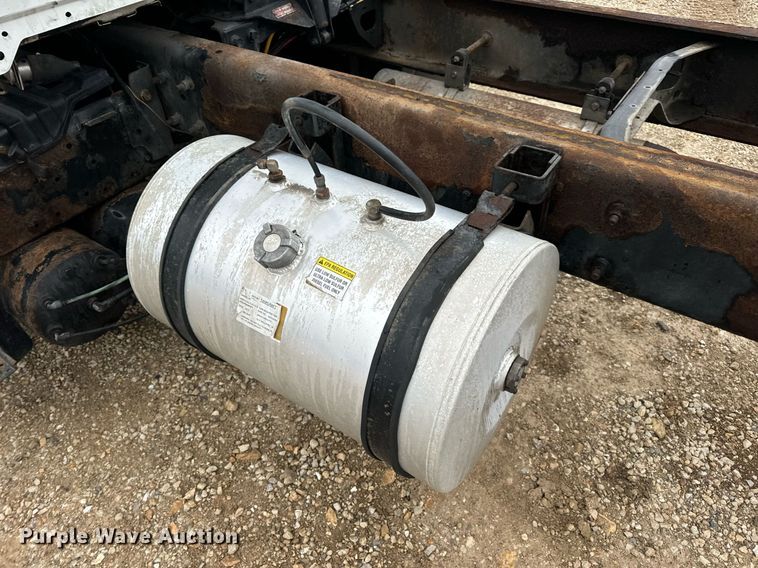 image for item EN4501 2006 International 4400 truck cab and chassis