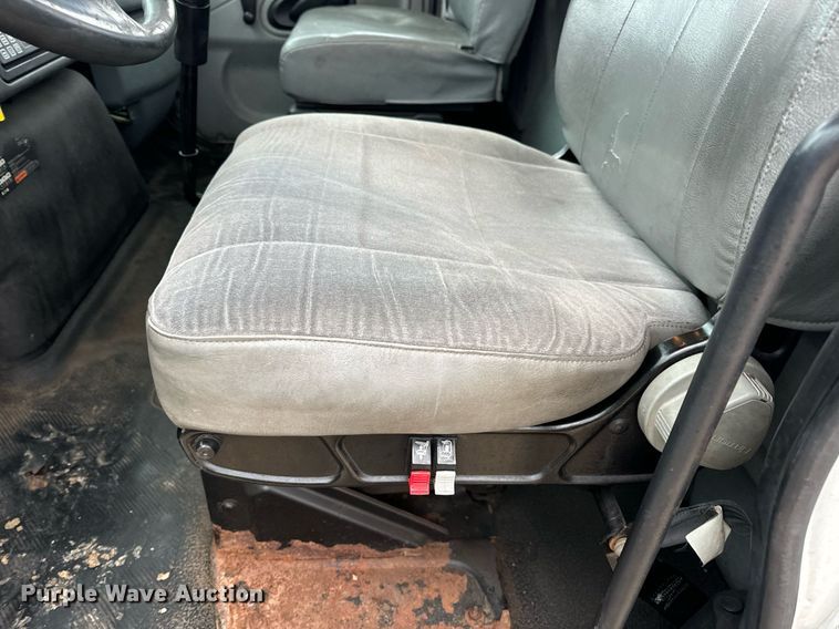 image for item EN4501 2006 International 4400 truck cab and chassis