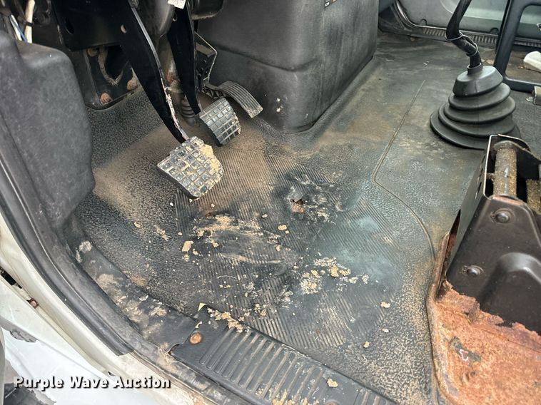 image for item EN4501 2006 International 4400 truck cab and chassis