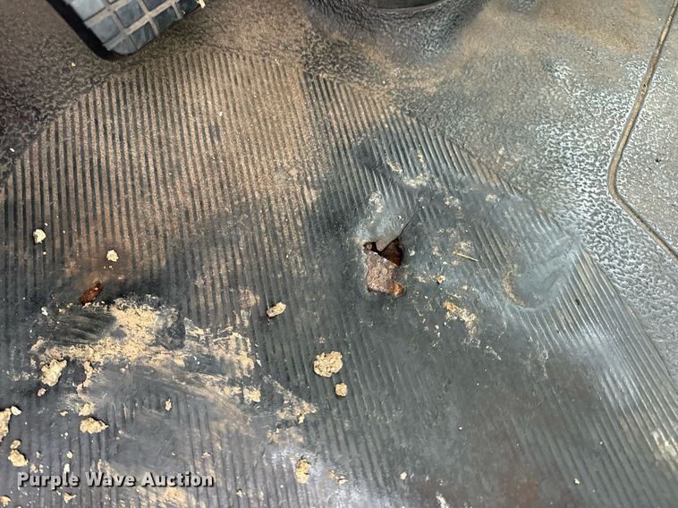 image for item EN4501 2006 International 4400 truck cab and chassis