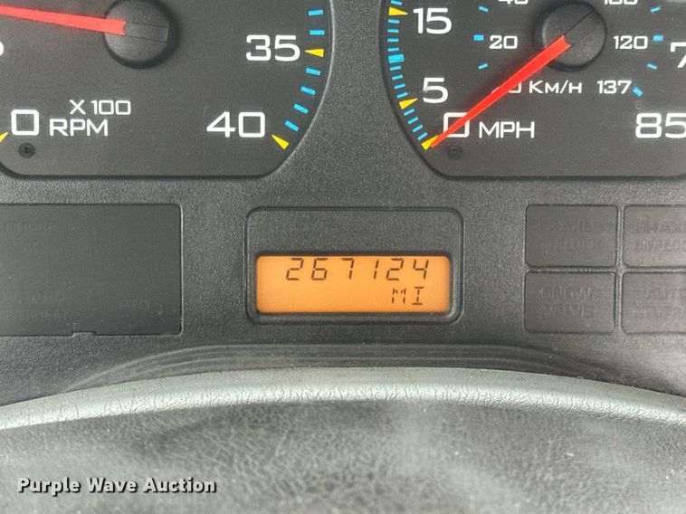 image for item EN4501 2006 International 4400 truck cab and chassis