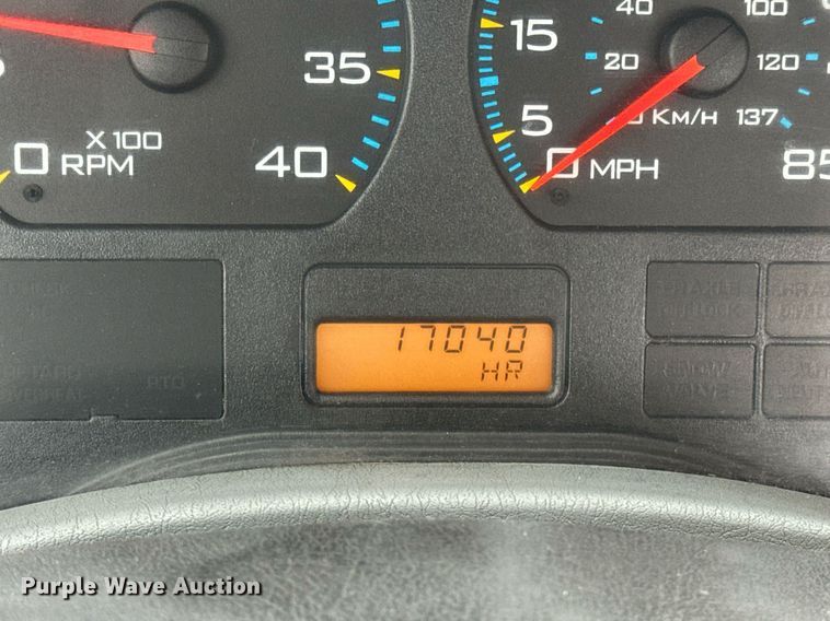 image for item EN4501 2006 International 4400 truck cab and chassis