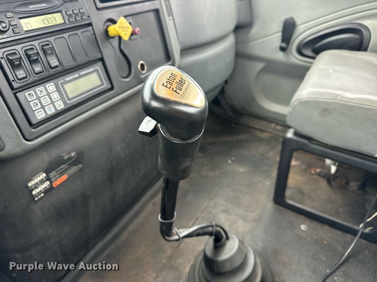 image for item EN4501 2006 International 4400 truck cab and chassis