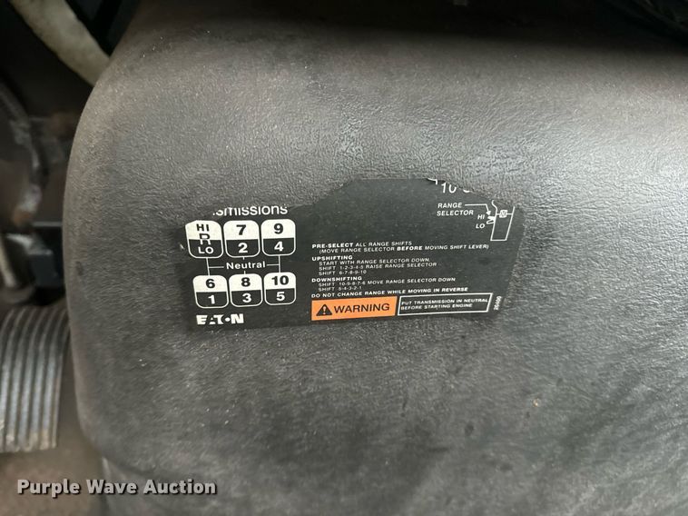 image for item EN4501 2006 International 4400 truck cab and chassis