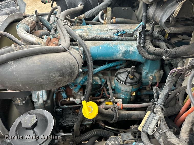 image for item EN4501 2006 International 4400 truck cab and chassis