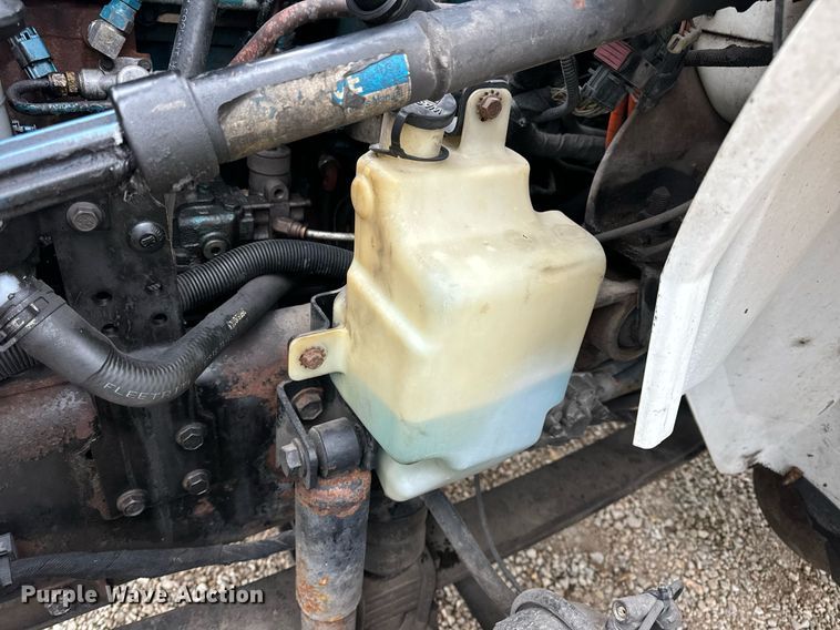 image for item EN4501 2006 International 4400 truck cab and chassis