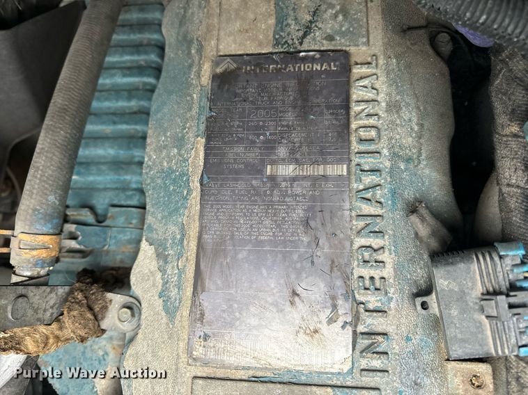 image for item EN4501 2006 International 4400 truck cab and chassis