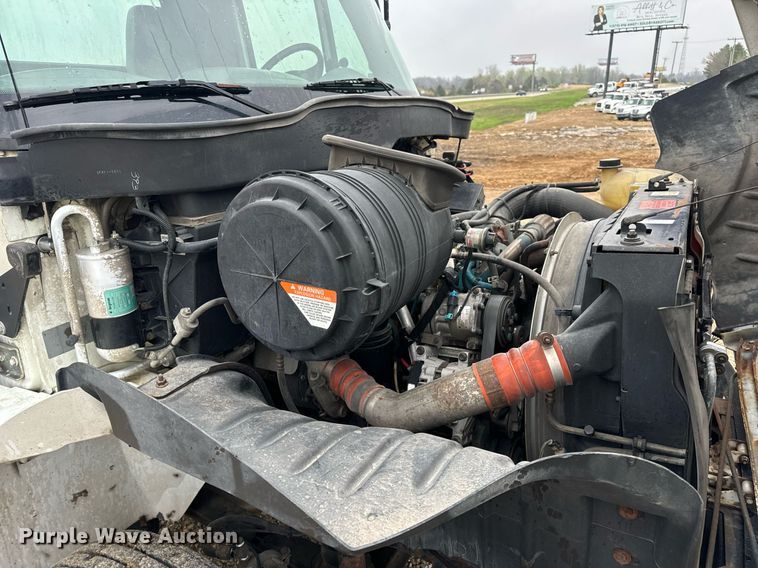 image for item EN4501 2006 International 4400 truck cab and chassis