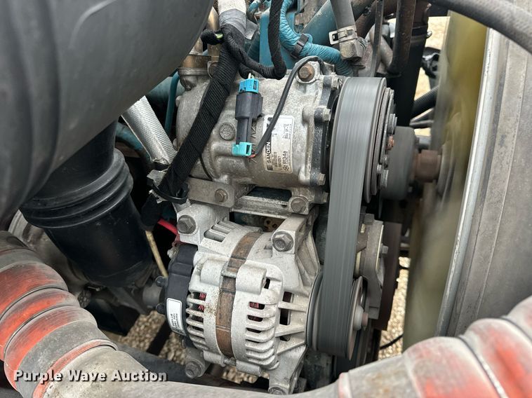 image for item EN4501 2006 International 4400 truck cab and chassis