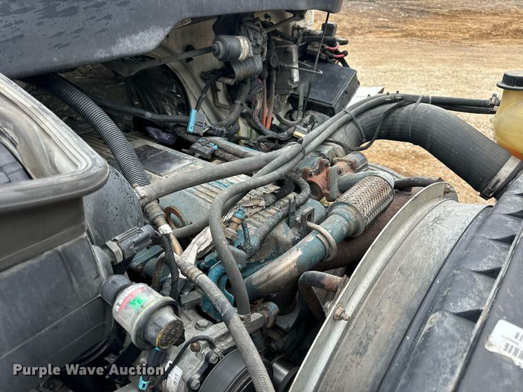 image for item EN4501 2006 International 4400 truck cab and chassis